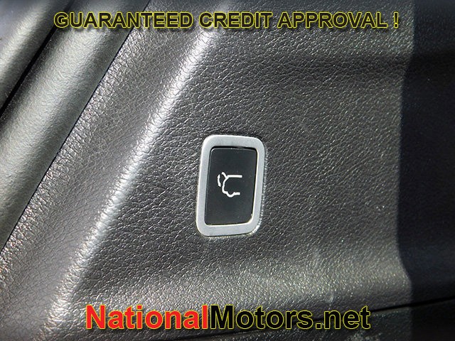 Chrysler Pacifica Vehicle Full-screen Gallery Image 14