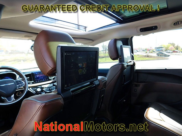 Chrysler Pacifica Vehicle Full-screen Gallery Image 19