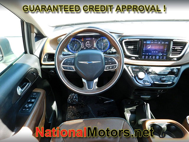 Chrysler Pacifica Vehicle Full-screen Gallery Image 20