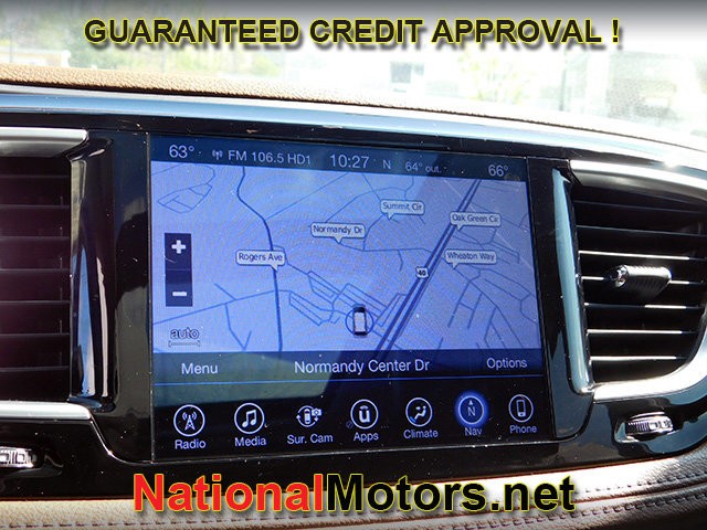 Chrysler Pacifica Vehicle Full-screen Gallery Image 22