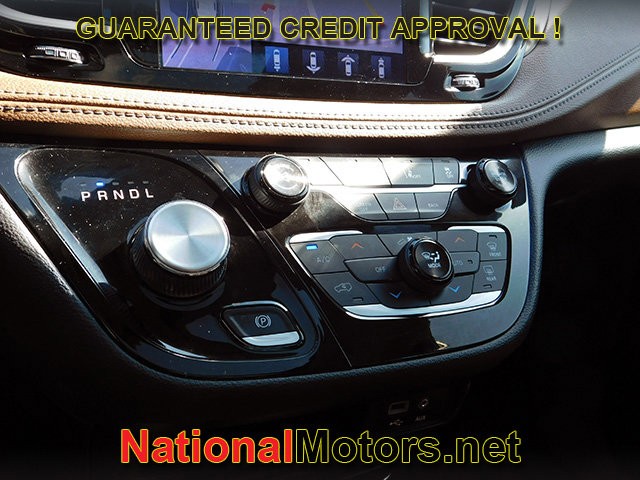 Chrysler Pacifica Vehicle Full-screen Gallery Image 24