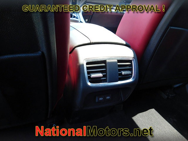 Acura RDX Vehicle Full-screen Gallery Image 12
