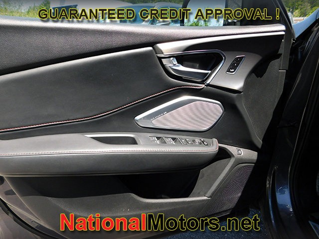 Acura RDX Vehicle Full-screen Gallery Image 14