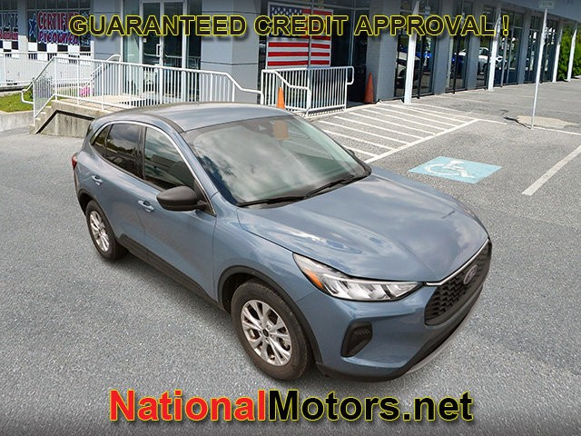 Ford Escape Vehicle Full-screen Gallery Image 02