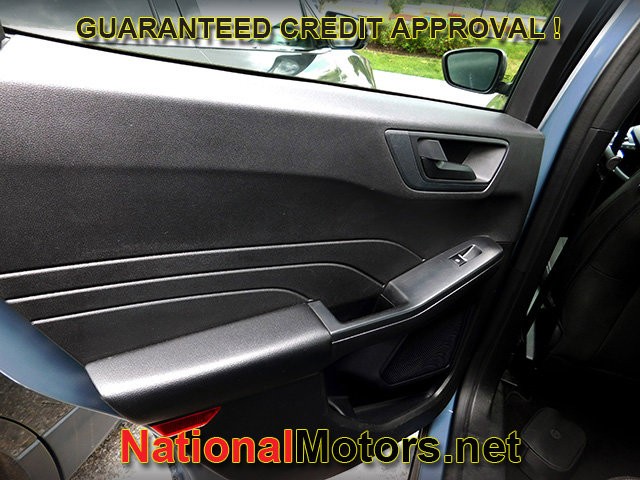 Ford Escape Vehicle Full-screen Gallery Image 08