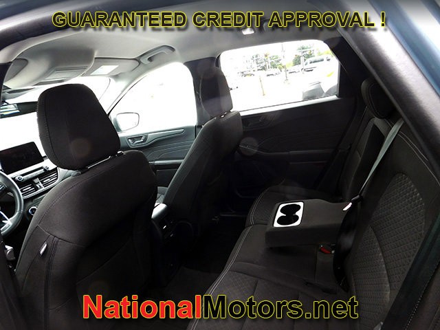 Ford Escape Vehicle Full-screen Gallery Image 09