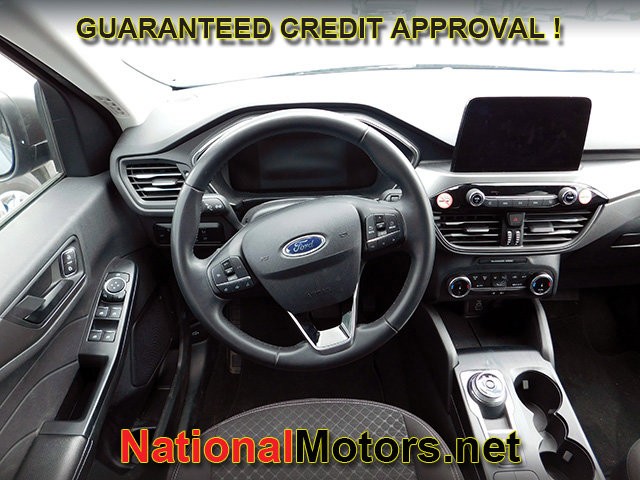 Ford Escape Vehicle Full-screen Gallery Image 10