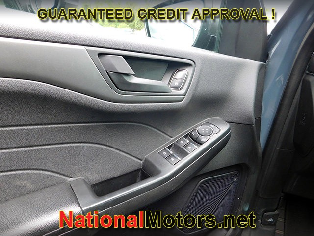 Ford Escape Vehicle Full-screen Gallery Image 11