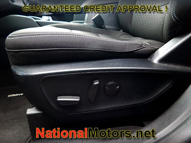 Ford Escape Vehicle Full-screen Gallery Image 12