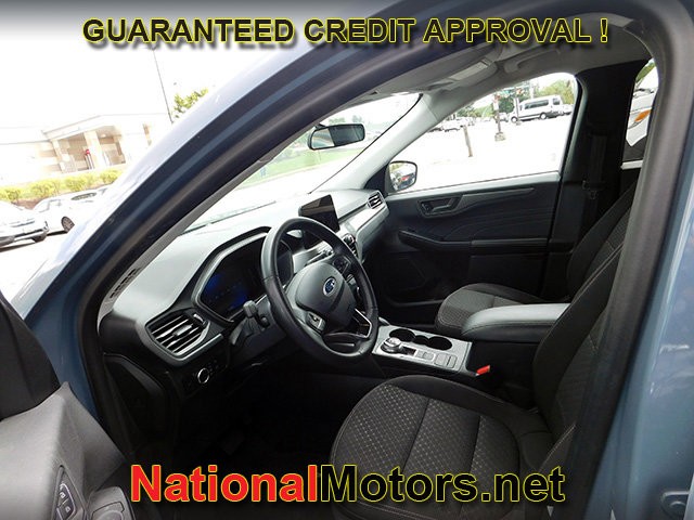 Ford Escape Vehicle Full-screen Gallery Image 13