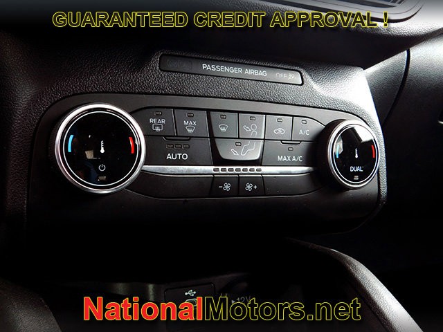 Ford Escape Vehicle Full-screen Gallery Image 15
