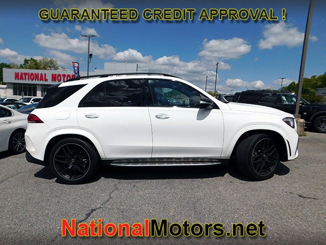 Mercedes-Benz GLE Vehicle Full-screen Gallery Image 03