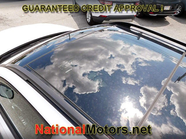 Mercedes-Benz GLE Vehicle Full-screen Gallery Image 07