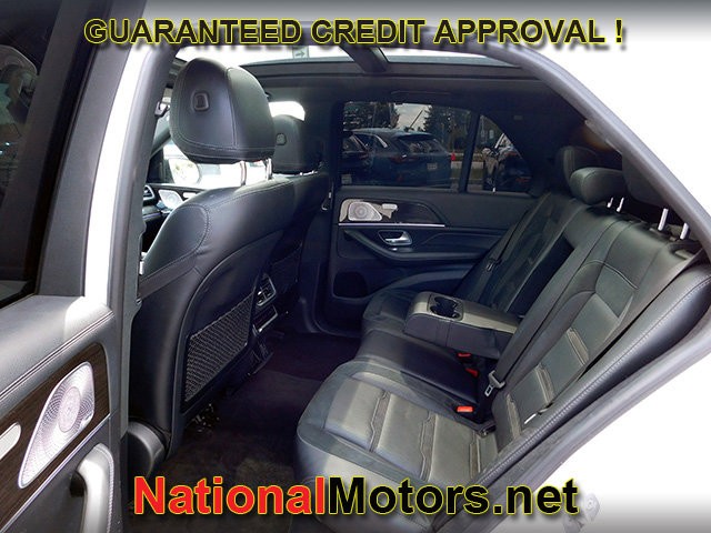 Mercedes-Benz GLE Vehicle Full-screen Gallery Image 09