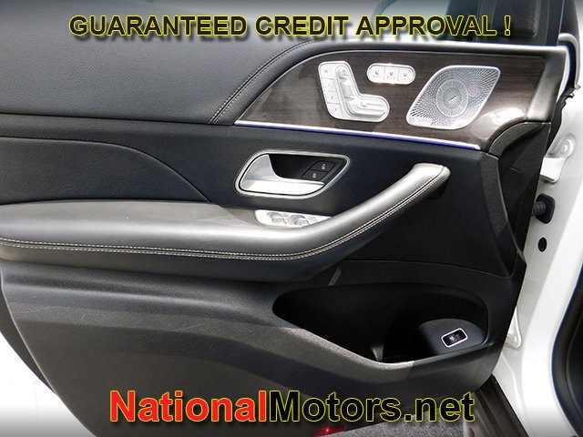Mercedes-Benz GLE Vehicle Full-screen Gallery Image 12