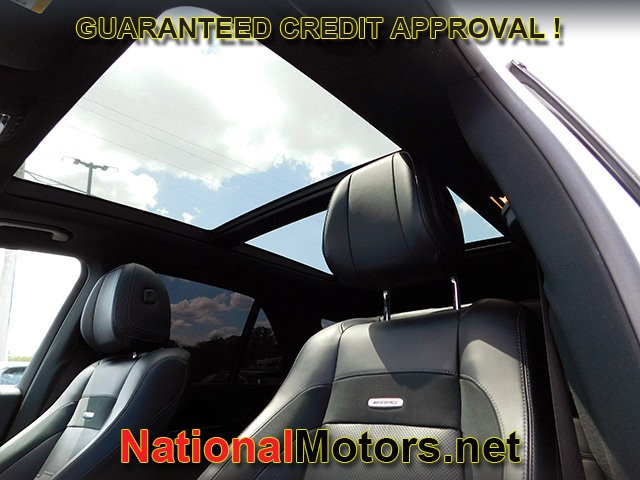 Mercedes-Benz GLE Vehicle Full-screen Gallery Image 15