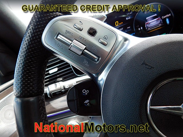 Mercedes-Benz GLE Vehicle Full-screen Gallery Image 22