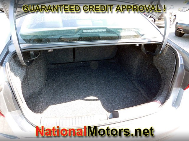 Volkswagen Jetta Vehicle Full-screen Gallery Image 06
