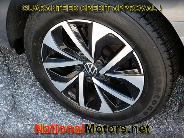 Volkswagen Jetta Vehicle Full-screen Gallery Image 07
