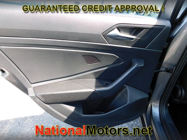 Volkswagen Jetta Vehicle Full-screen Gallery Image 08