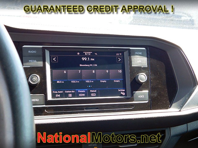 Volkswagen Jetta Vehicle Full-screen Gallery Image 14