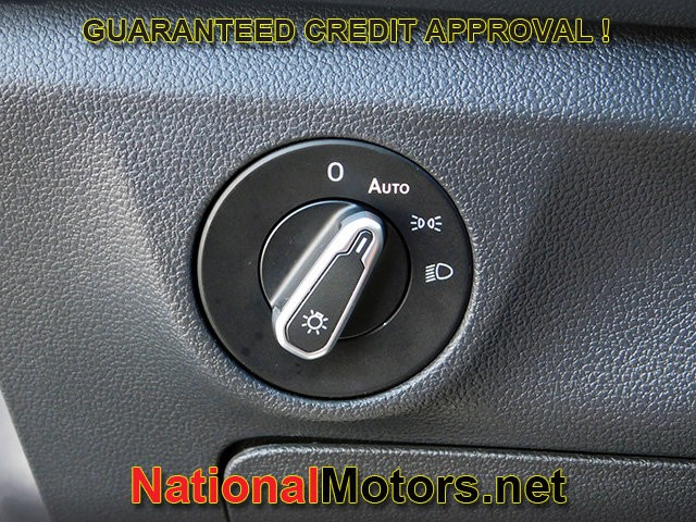 Volkswagen Jetta Vehicle Full-screen Gallery Image 21