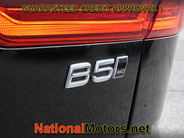 Volvo XC60 Vehicle Full-screen Gallery Image 06