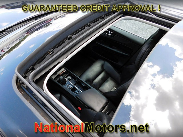 Volvo XC60 Vehicle Full-screen Gallery Image 10