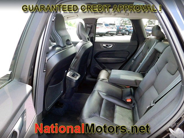 Volvo XC60 Vehicle Full-screen Gallery Image 12