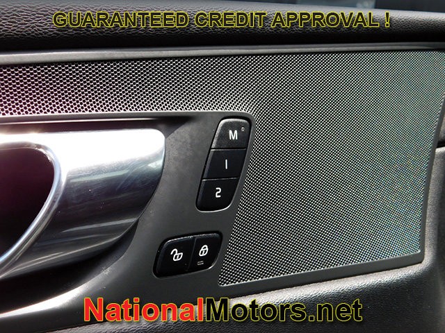 Volvo XC60 Vehicle Full-screen Gallery Image 16