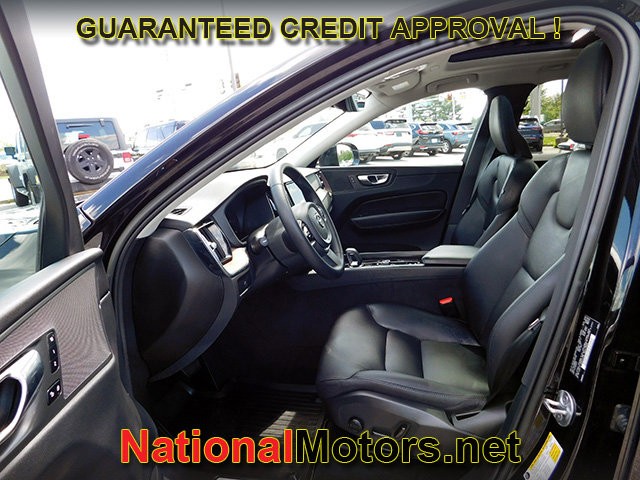 Volvo XC60 Vehicle Full-screen Gallery Image 17
