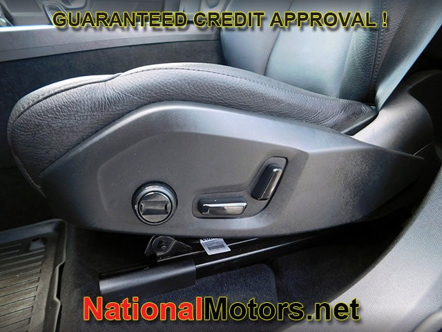 Volvo XC60 Vehicle Full-screen Gallery Image 18