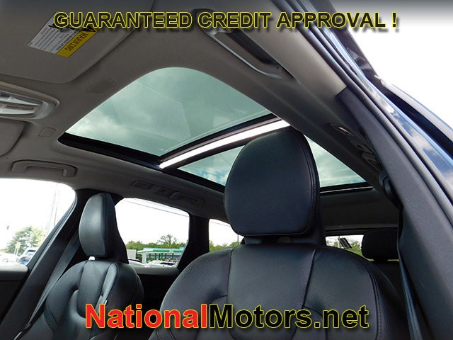 Volvo XC60 Vehicle Full-screen Gallery Image 19