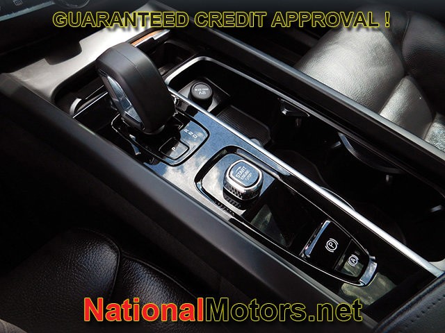Volvo XC60 Vehicle Full-screen Gallery Image 23