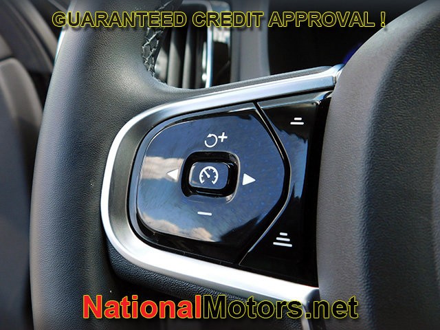 Volvo XC60 Vehicle Full-screen Gallery Image 25