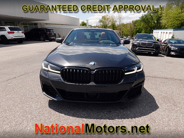 BMW 5 Series Vehicle Full-screen Gallery Image 03