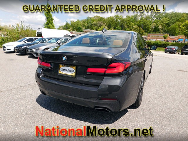 BMW 5 Series Vehicle Full-screen Gallery Image 05