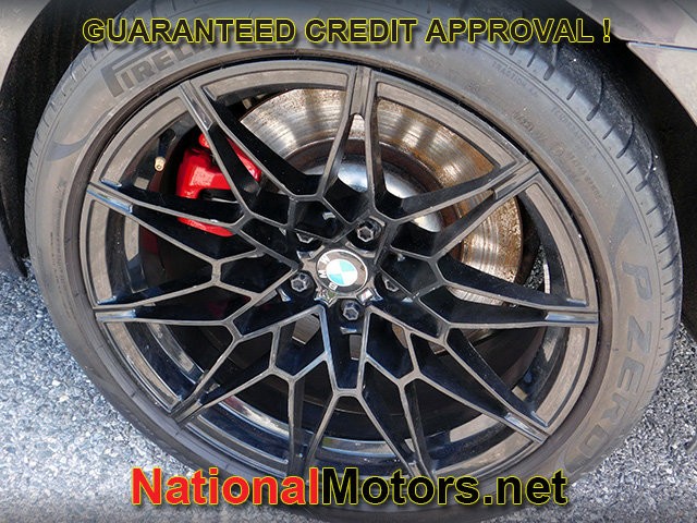 BMW 5 Series Vehicle Full-screen Gallery Image 09