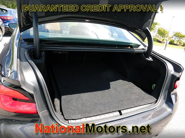 BMW 5 Series Vehicle Full-screen Gallery Image 11