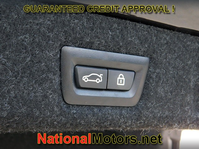 BMW 5 Series Vehicle Full-screen Gallery Image 12