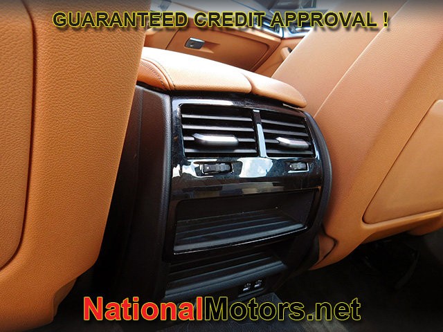 BMW 5 Series Vehicle Full-screen Gallery Image 16