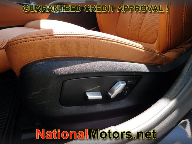 BMW 5 Series Vehicle Full-screen Gallery Image 20