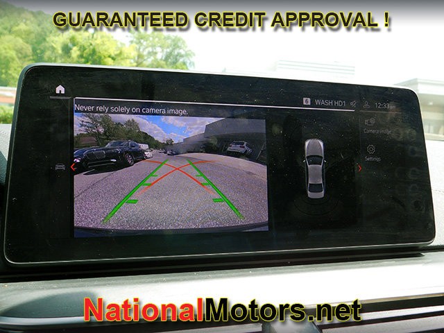 BMW 5 Series Vehicle Full-screen Gallery Image 23