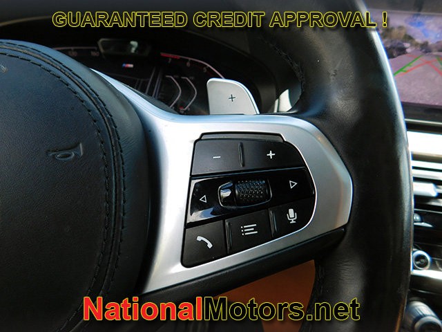 BMW 5 Series Vehicle Full-screen Gallery Image 26