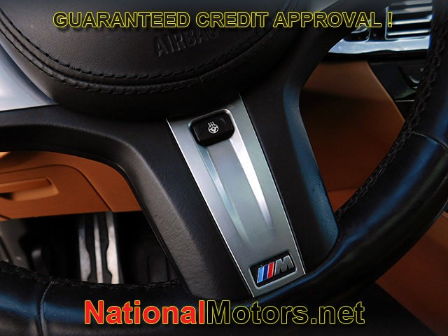 BMW 5 Series Vehicle Full-screen Gallery Image 28