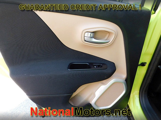 Jeep Renegade Vehicle Full-screen Gallery Image 07