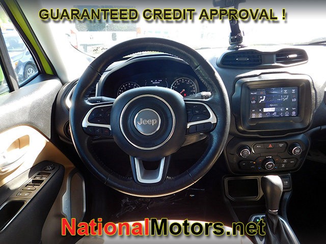 Jeep Renegade Vehicle Full-screen Gallery Image 09