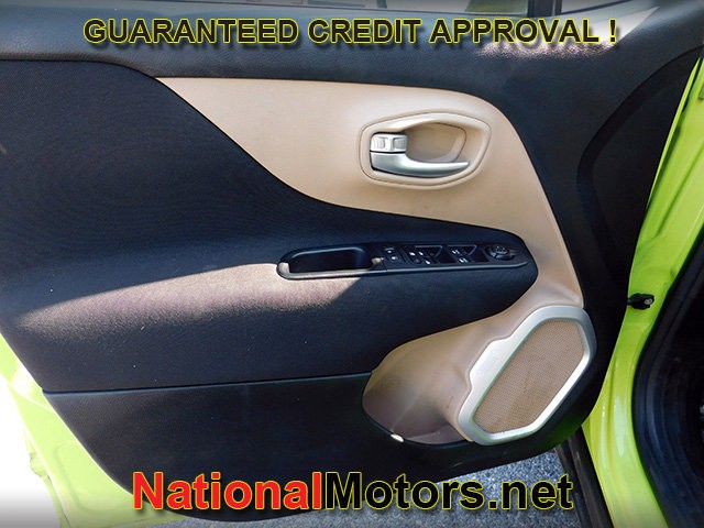 Jeep Renegade Vehicle Full-screen Gallery Image 10