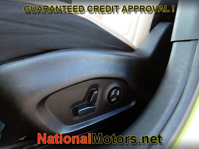 Jeep Renegade Vehicle Full-screen Gallery Image 11