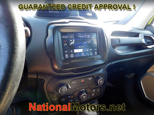 Jeep Renegade Vehicle Full-screen Gallery Image 13